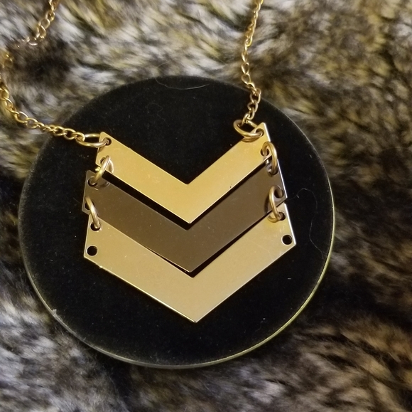 Arow necklace - Picture 1 of 1